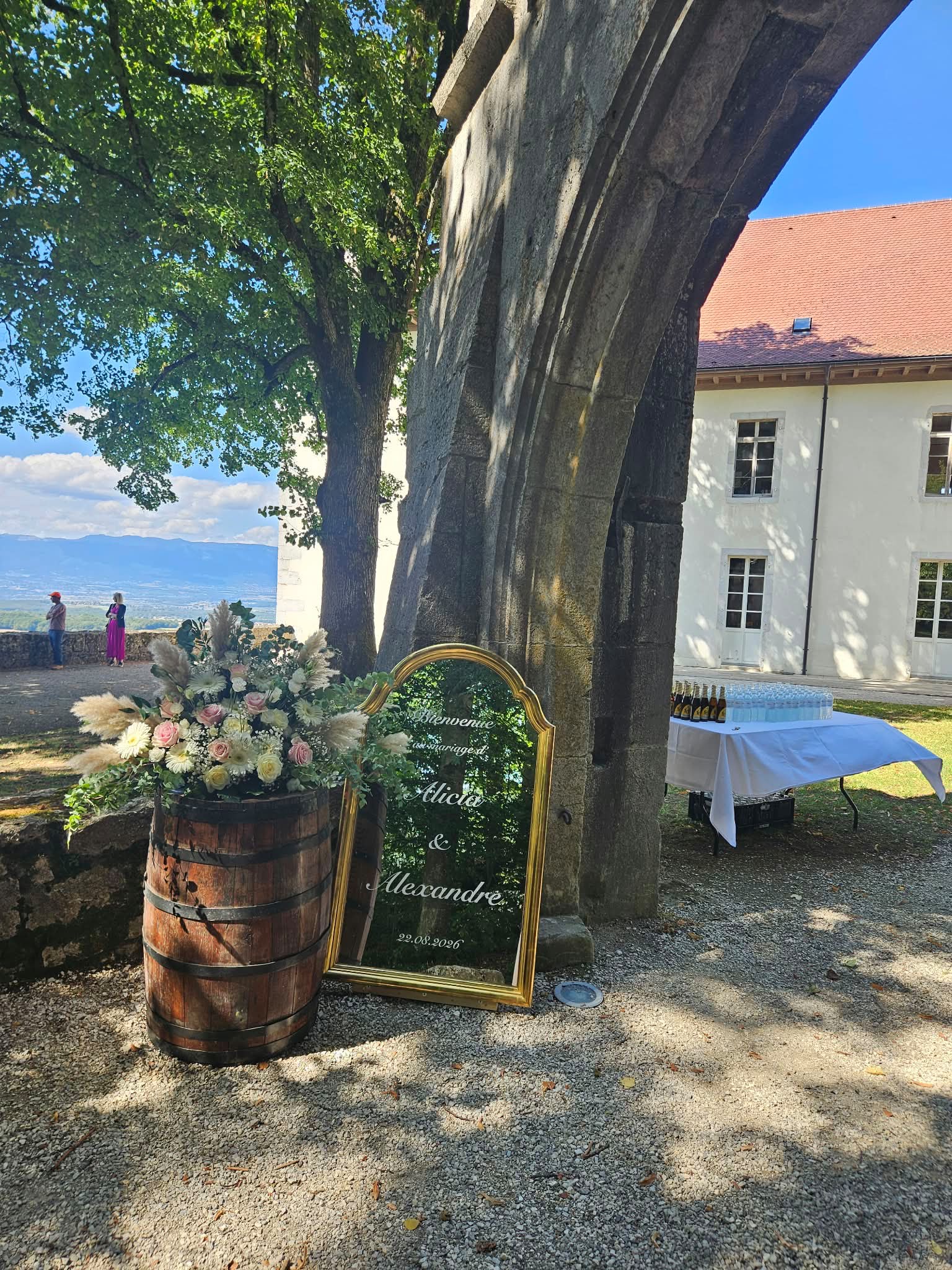 décoration florale de l’entrée du mariage